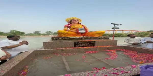 कनखल श्मशान घाट पर लगी मां गंगा की प्रतिमा का अनावरण