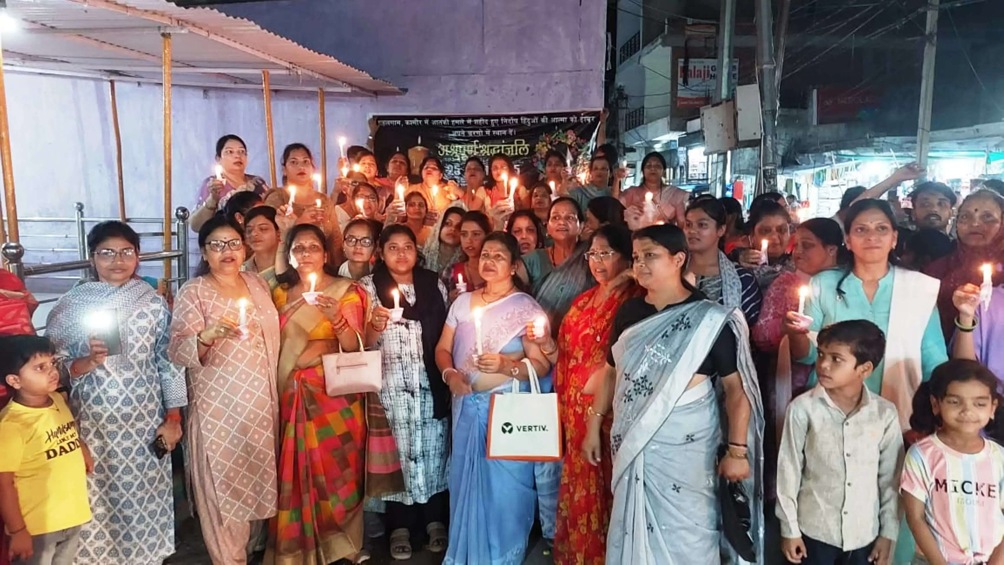 पहलगाम नरसंहार के विरोध में निकाला कैंडल मार्च