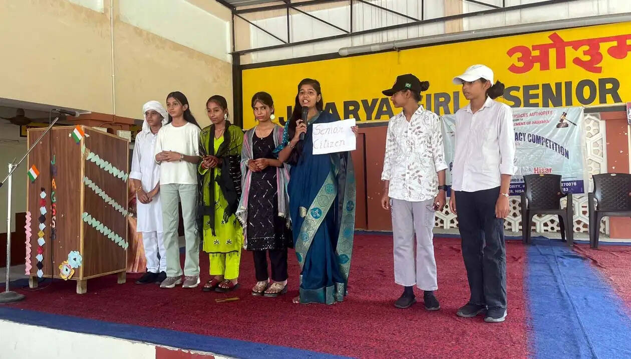 हिसार : कानूनी साक्षरता प्रतियोगिता में विद्यार्थियों ने दिखाई प्रतिभा