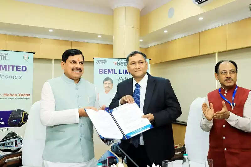 मप्र में बनेंगे मेट्रो और रेल कोच, मुख्यमंत्री ने बीईएमएल के चेयरमैन को सौंपा नई इकाई के लिए भूमि आवंटन-पत्र