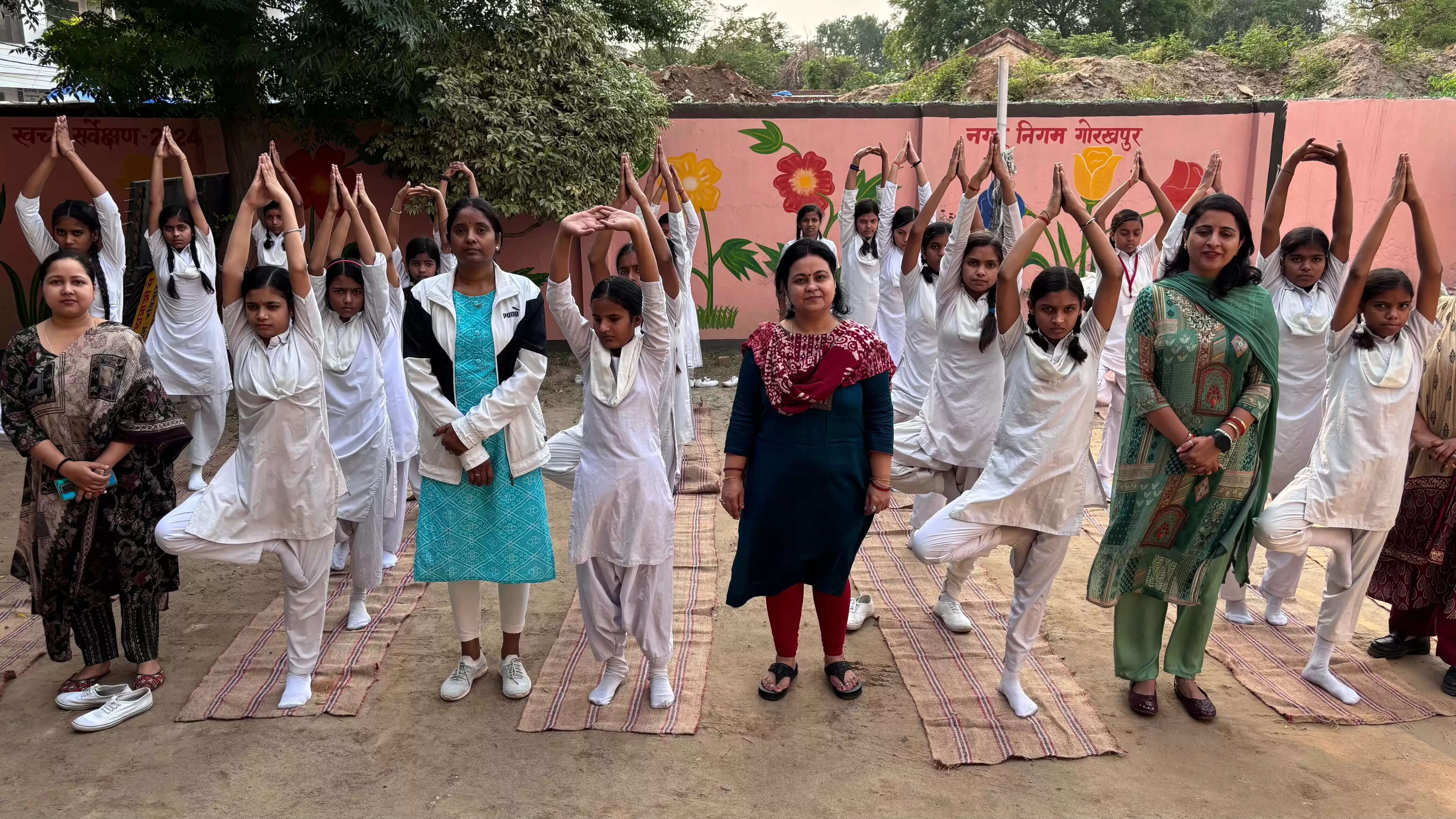 बालिकाओं को सशक्त बना रही योग करने की पहल : प्रो पूनम टंडन