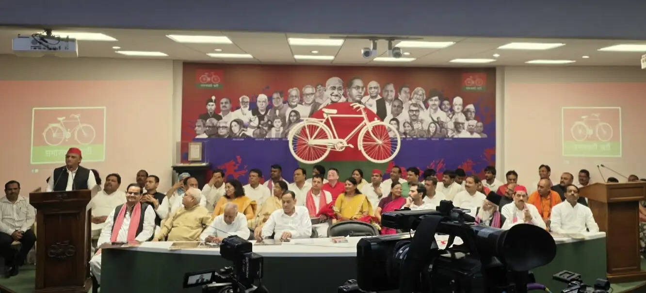 अखिलेश ने भाजपा पर लगाया मतदाता सूची में गड़बड़ी कराने का आराेप