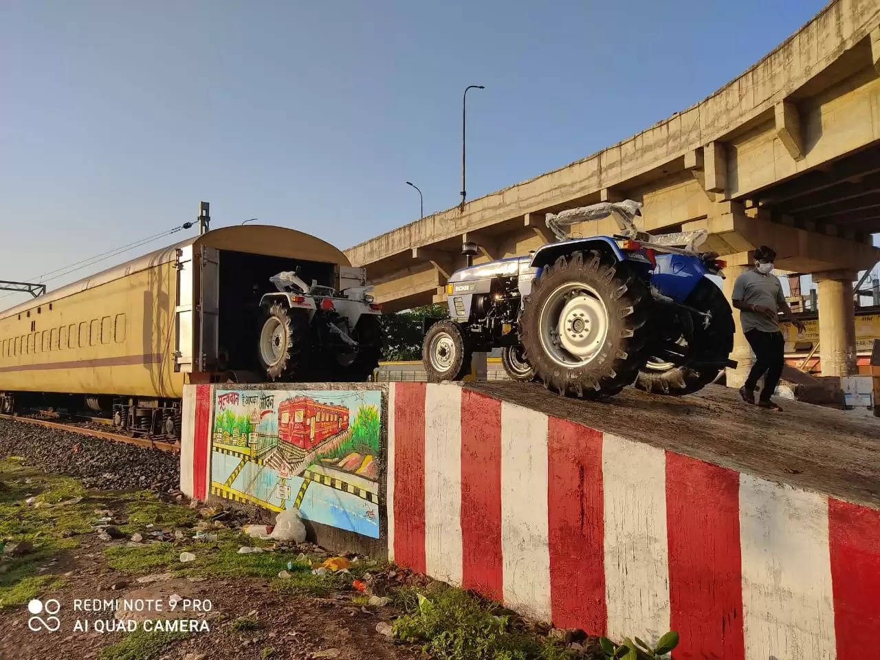 भोपाल: आयशर ट्रेक्टर के परिवहन से बढ़ी रेलवे की कमाई