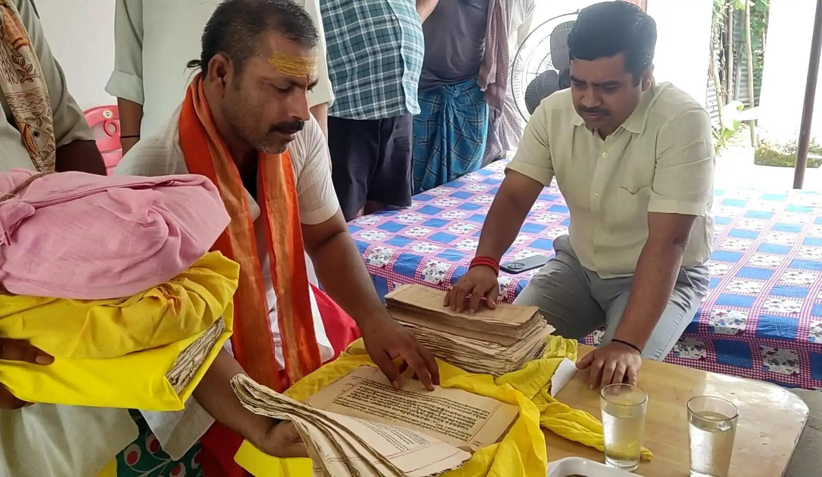 सुपौल की ऐतिहासिक धरोहर ने खींचा देश का ध्यान, त्रिलोकधाम गोसपुर में मिलीं 600 वर्ष पुरानी दुर्लभ पांडुलिपियाँ