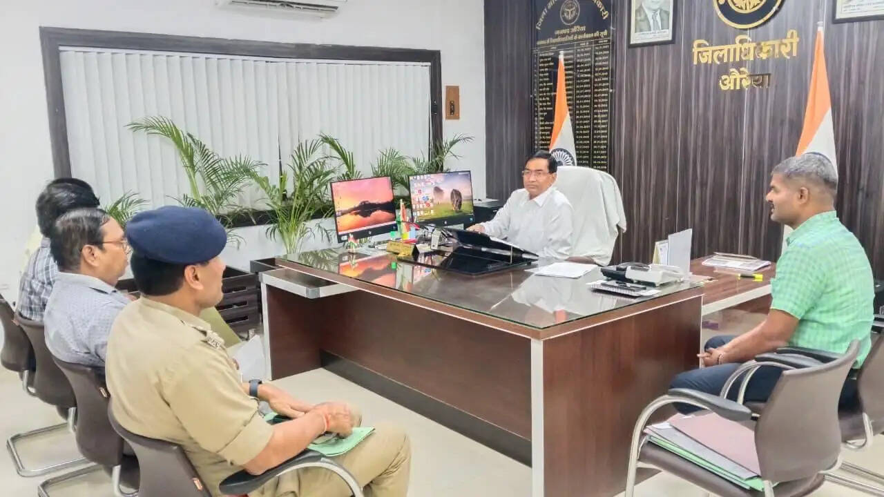 पटाखों के लाइसेंस जारी करने से पहले जांचें सभी अनापत्तियां, लापरवाही पर होगी कार्रवाई