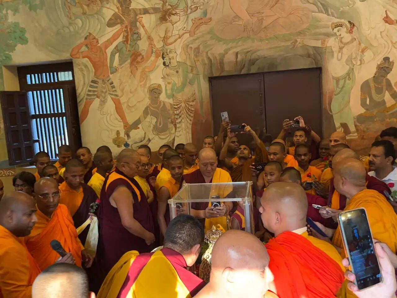 (अपडेट) बुद्ध पूर्णिमा पर सारनाथ में उमड़ा आस्था का सैलाब, देश-विदेश के 01 लाख से अधिक श्रद्धालुओं ने किए अस्थि अवशेष के दर्शन