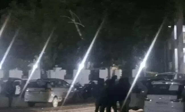 छतरपुरः पूर्व कांग्रेस विधायक फैक्ट्रियों पर आयकर विभाग का छापा