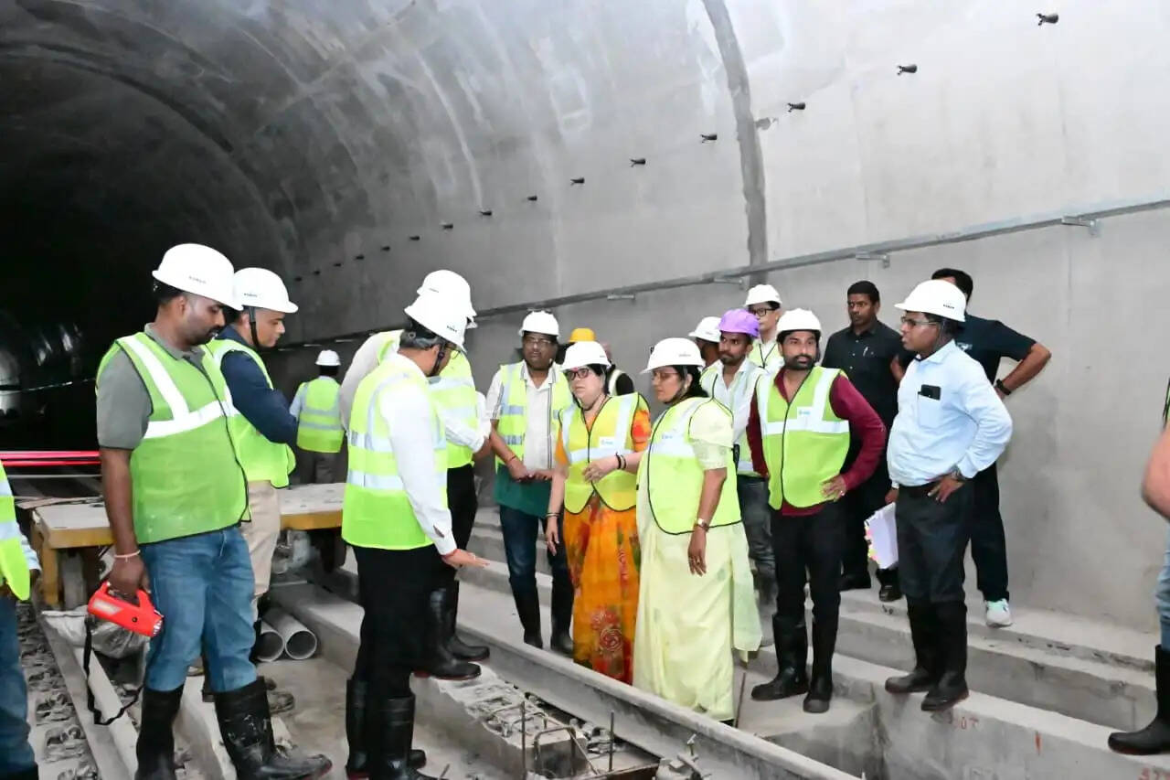पीथमपुर में निर्माणाधीन रेलवे टनल का केंद्रीय मंत्री सावित्री ठाकुर ने किया निरीक्षण,&nbsp;गुणवत्ता और समयसीमा पर दिया जोर