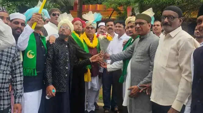 कांग्रेस नेताओं ने ईद मिलादुन्नबी की रैली का किया स्वागत
