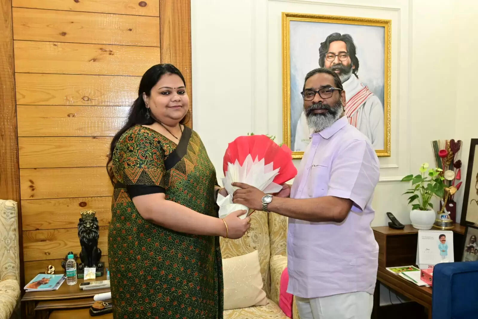 मुख्यमंत्री से दो आईएएस अधिकारियों ने की मुलाकात