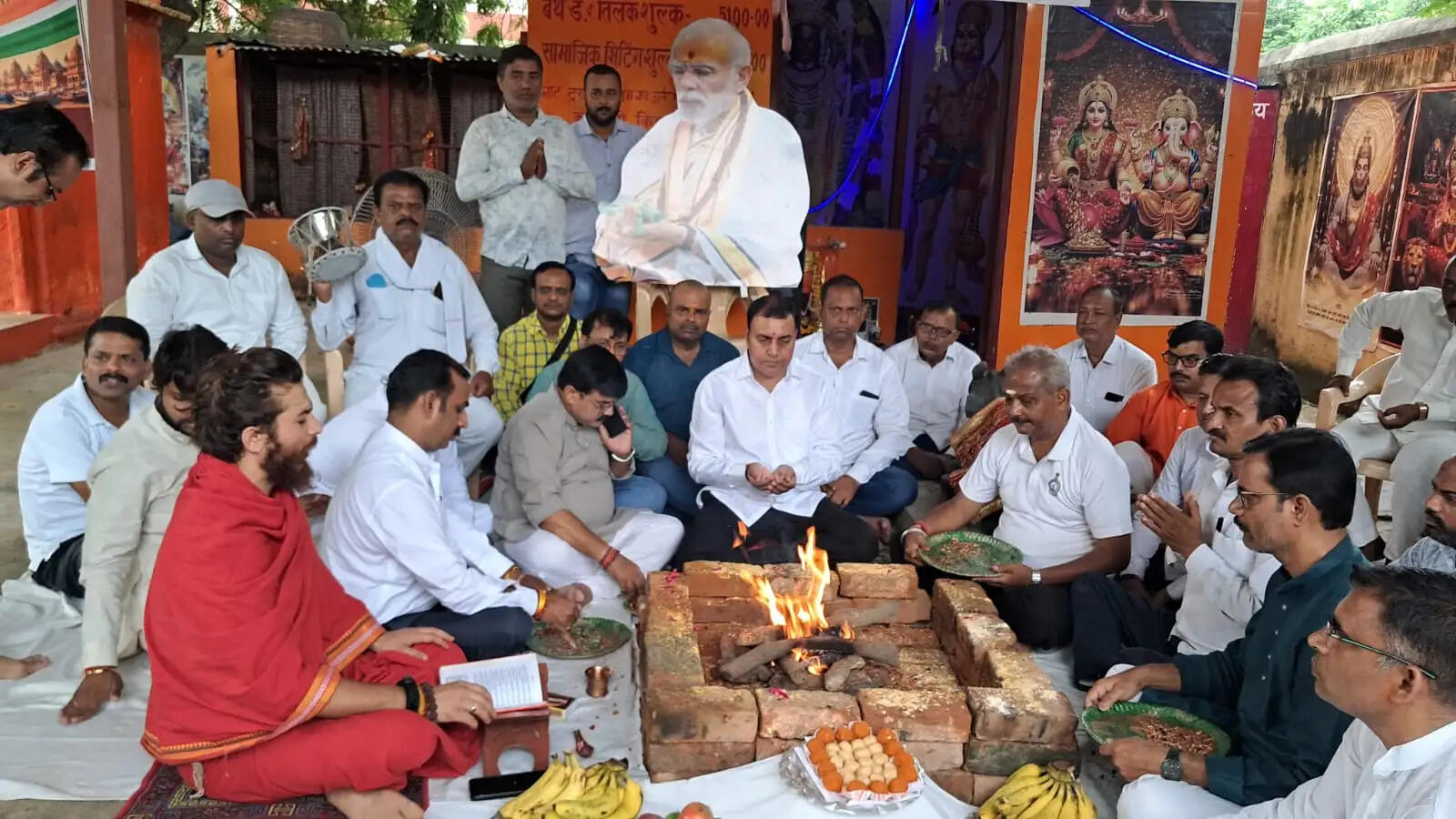 प्रधानमंत्री नरेन्द्र मोदी के जन्मदिन पर काशी में हवन पूजन का दौर, एक दिन पहले से ही उत्सव जैसा माहौल
