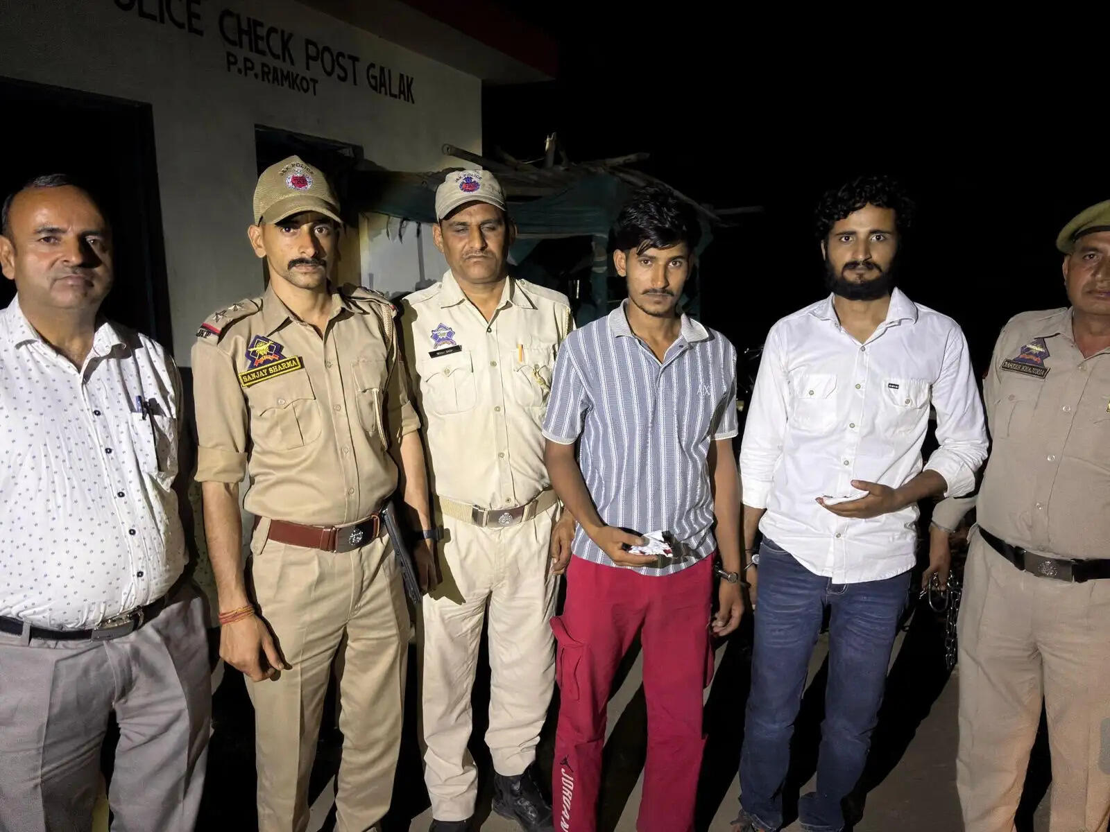 9.7 ग्राम चिट्टे के साथ 2 तस्कर गिरफ्तार