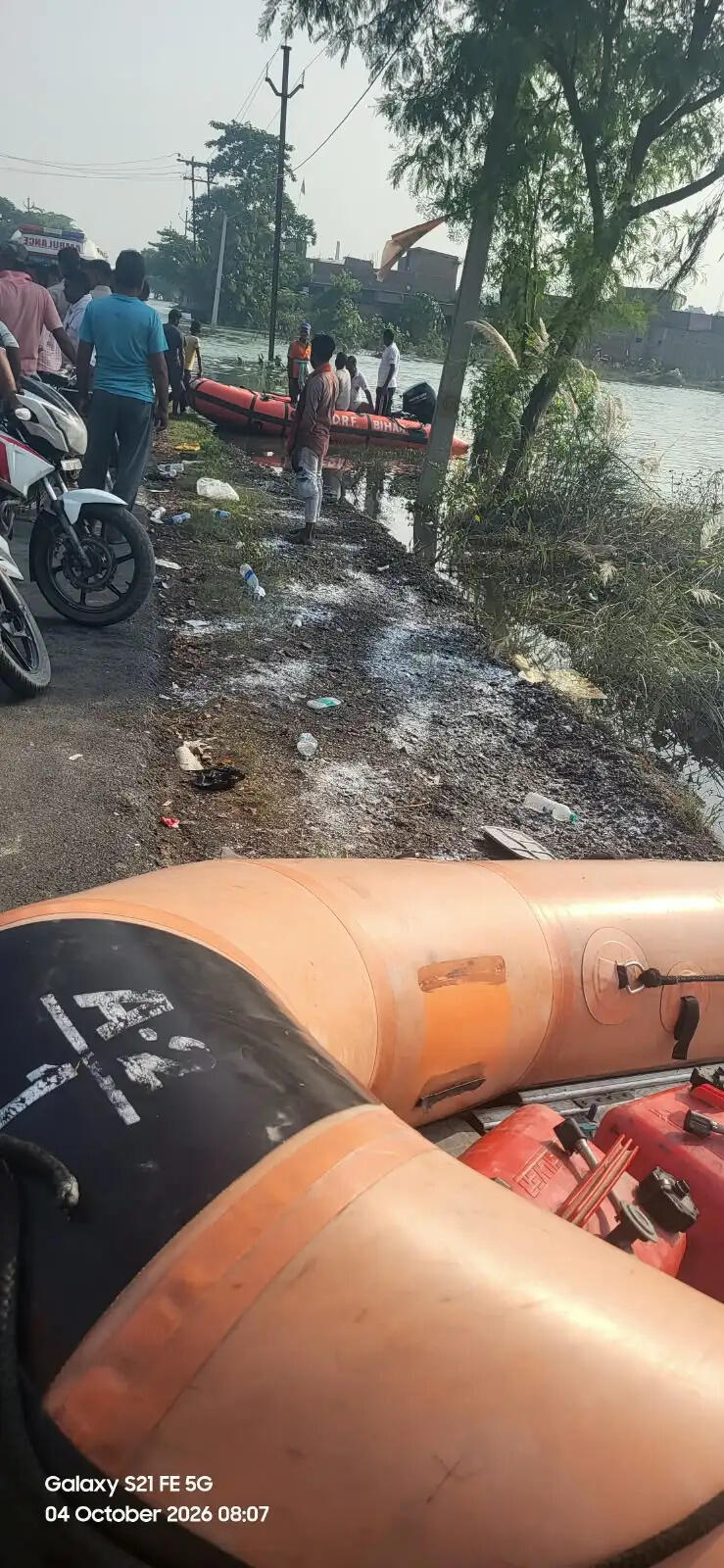 सारण में घटते जलस्तर के बाद महामारी से बचाव के लिए जिलाधिकारी ने दिए ब्लीचिंग छिड़काव के निर्देश