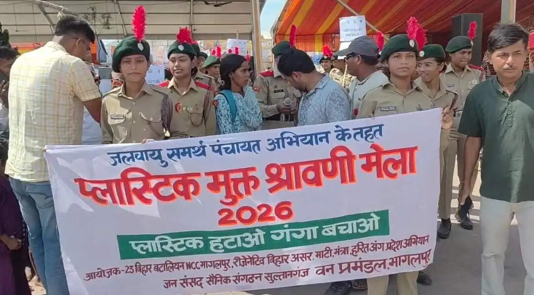 एनसीसी कैडेट्स ने नमामि गंगे घाट पर चलाया सफाई अभियान