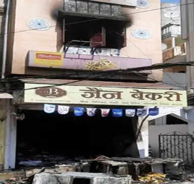 जबलपुर : जैन बेकरी में भीषण आग, लाखों का सामान जलकर राख, बड़ा हादसा टला