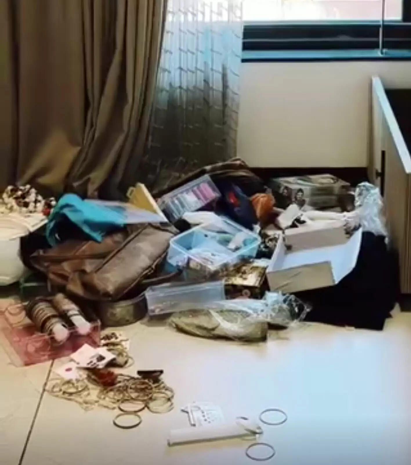 उज्जैनः सूने मकान में नकाबपोश बदमाशों ने की लाखों की चोरी