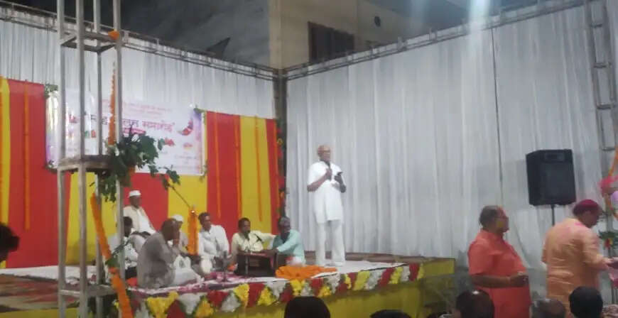 'पापनासिनी गंगा पर घाटों की शोभा न्यारी' लोकगीत से मंगल यादव ने किया काशी का बखान