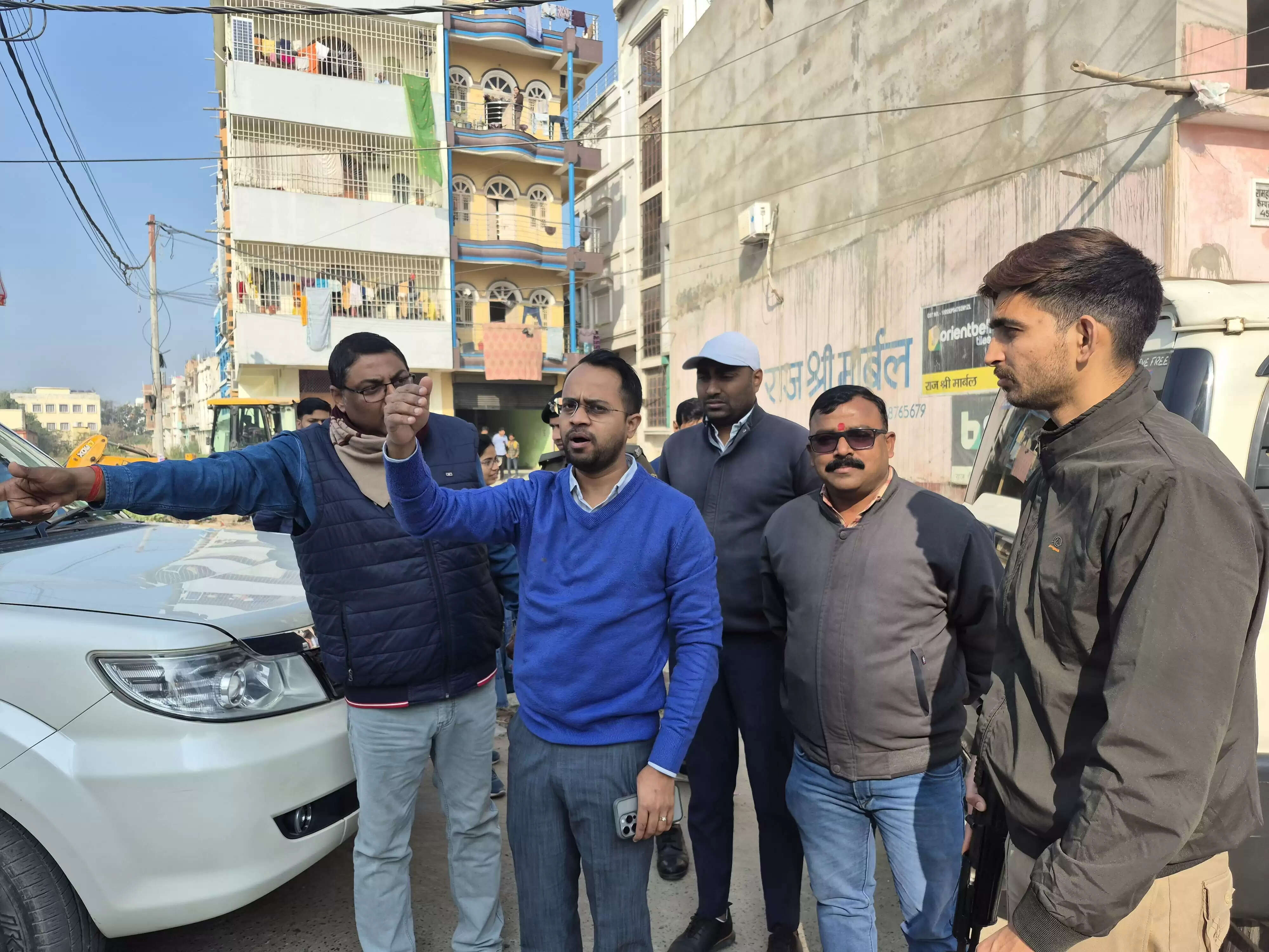 डीएम ने किया खनुआ नाला और शहर के ड्रेनेज सिस्टम का स्थलीय निरीक्षण