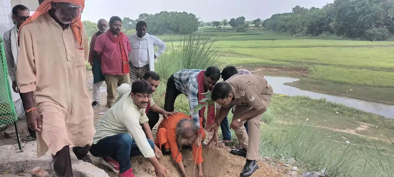 जोगी बीर मंदिर में 150 पौधे लगाकर पौधरोपण की शुरुआत