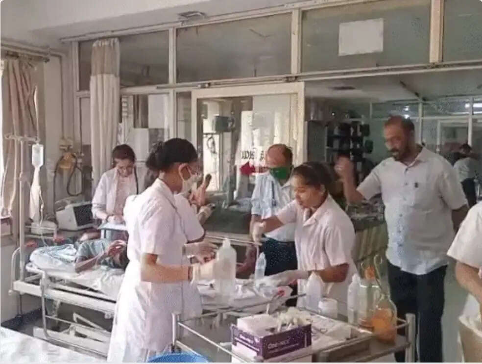गुजरात के सूरत में महाराष्ट्र की दो एसटी बसों की टक्कर के बाद लगी आग, 7 यात्रियों की मौत