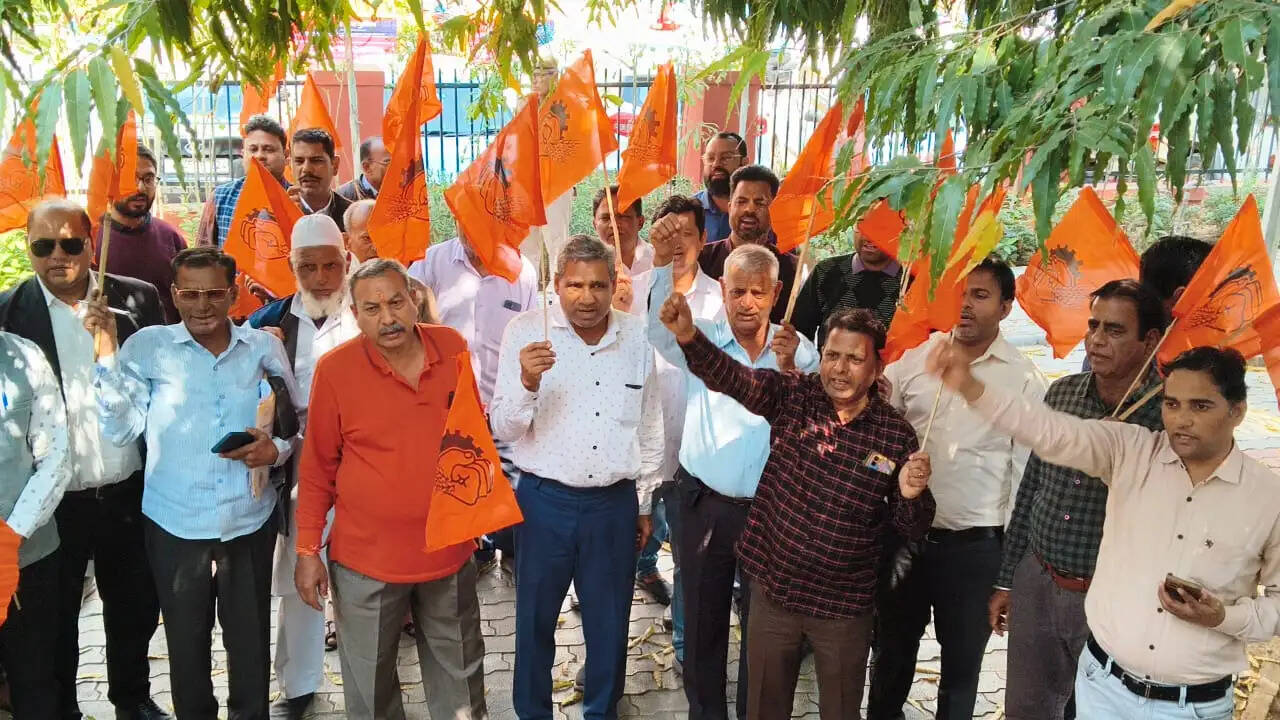 श्रमिकों की हुंकार: कलेक्ट्रेट पर भारतीय मजदूर संघ का प्रदर्शन