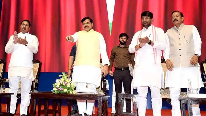 किसानों के हित में समर्पित होकर कार्य करें कृषि कर्मयोगी : मुख्यमंत्री डॉ. यादव