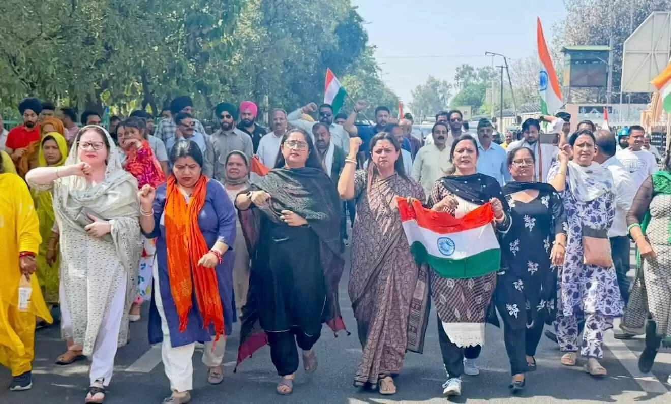 पहलगाम आतंकी हमले के खिलाफ महिलाओं का प्रदर्शन, आतंकियों को मुंहतोड़ जवाब की उठी मांग