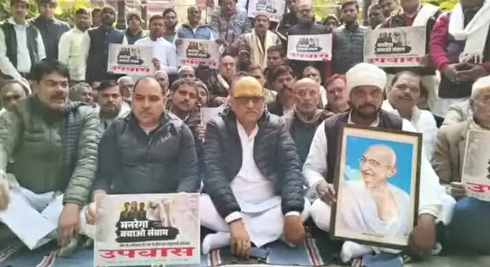 (अपडेट) हाउस अरेस्ट से निकल कर प्रदर्शन में शामिल हुए कांग्रेस अध्यक्ष