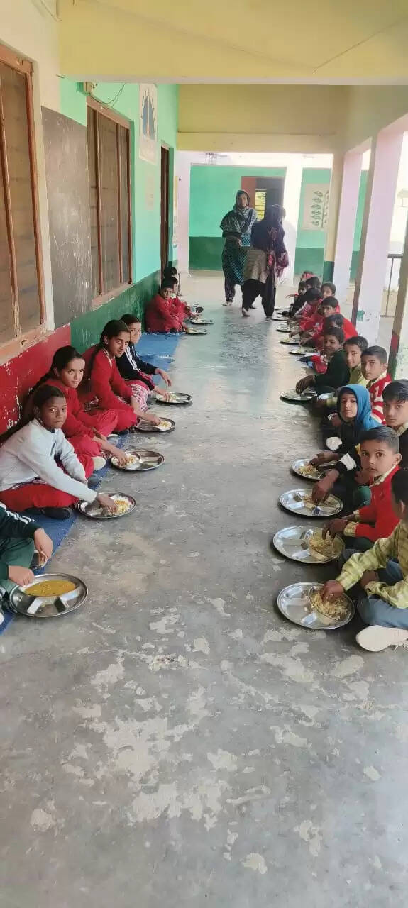 सिरमौर : स्कूल निरीक्षण में लापरवाही उजागर, दो शिक्षकों को कारण बताओ नोटिस जारी