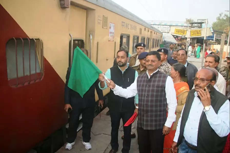 रीवा से 273 तीर्थयात्रियों को लेकर द्वारिका धाम के लिए हुई रवाना तीर्थदर्शन ट्रेन