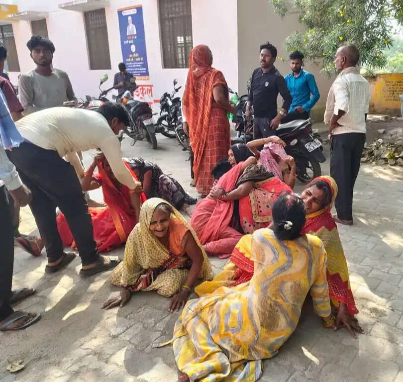 सड़क हादसे में बाइक सवार पिता-पुत्र की मौत