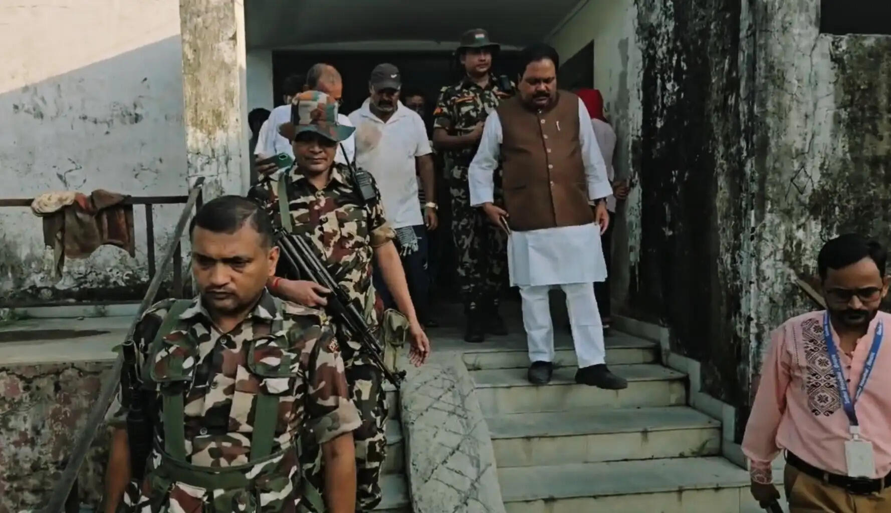 हादसे का शिकार मृतक के परिजनों से सांसद ने भेंटकर बंधाया ढांढस