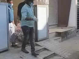 इंदौर : घर में मिले पति-पत्नी के शव, बदबू आने पर पड़ोसियों ने दी पुलिस को सूचना