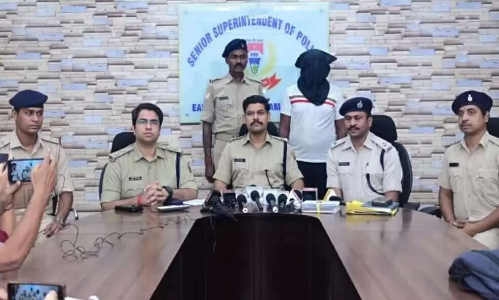 लुक आउट नोटिस के जरिए झारखंड पुलिस ने&nbsp;इनामी अपराधी को आईजीआई हवाई अड्डे दिल्ली से किया गिरफ्तार