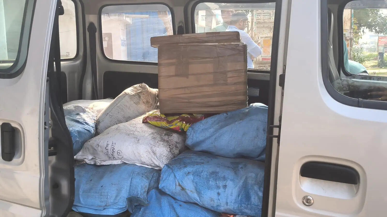 होली से पहले आजमगढ़ में 13.5 क्विंटल मिलावटी खोया-पनीर नष्ट, लाखों की मिलावटी मिठाई जब्त