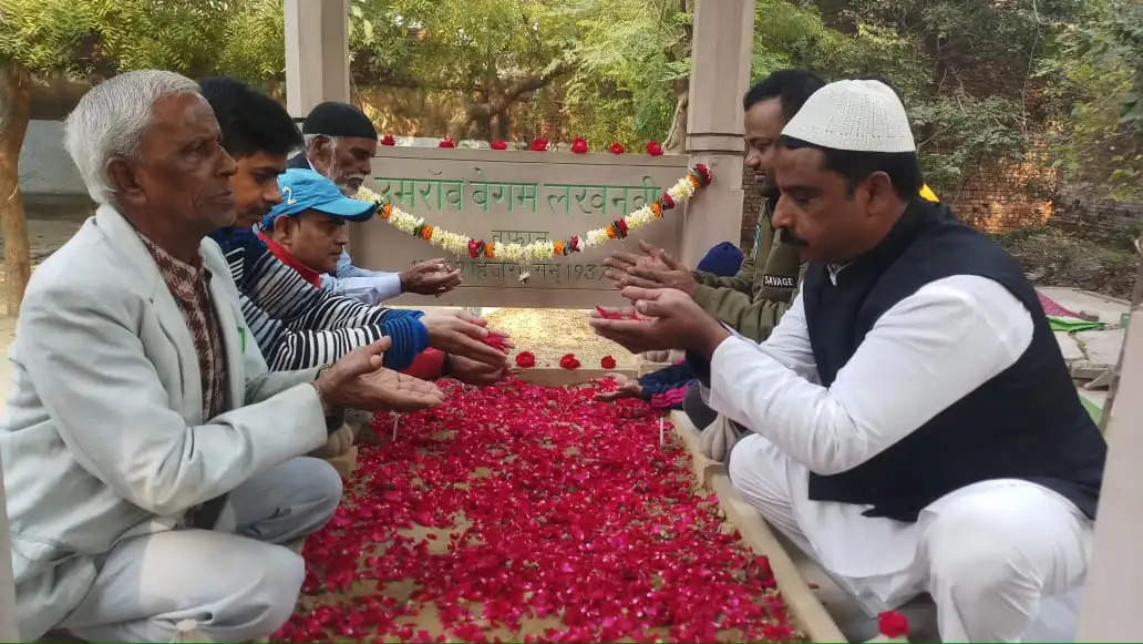 पुण्यतिथि पर याद की गई नृत्यागंना उमराव जान,प्रशंसकोें ने कब्र पर पुष्प चढ़ाए