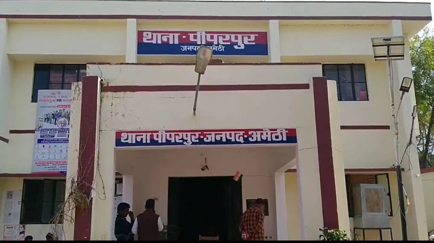 बिजली के खंभे से टकराई बाइक, एक युवक की मौत, दूसरा गंभीर