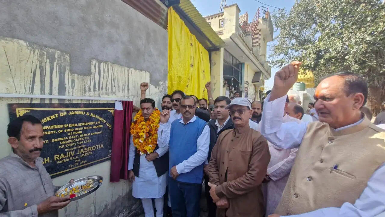 जसरोटिया ने 68.20 लाख के ग्रामीण विकास कार्यों का किया लोकार्पण -ट्रांसफार्मर, बोरवेल, सड़क-नाली, कम्युनिटी शेड और स्टेडियम में सोलर लाइटें शामिल