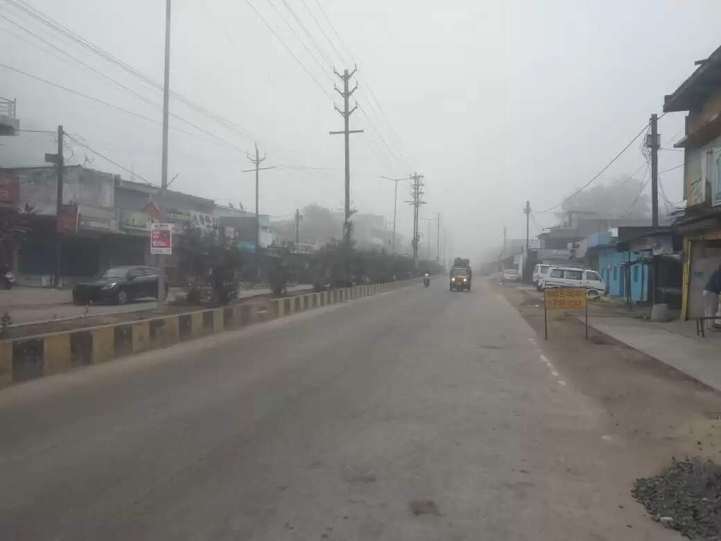 अनूपपुर: बदला मौसम का मिजाज, कोहरे और सर्द हवाओं ने बढ़ाई परेशानी