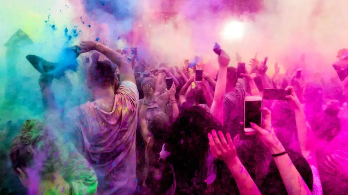 रंगपंचमी मनाई, मंदिरों में होरिया उत्सव का समापन, पांड्या नृत्य ने मचाई धूम