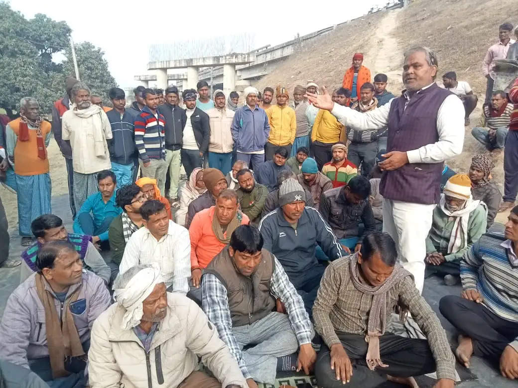 मोहनसराय ट्रान्सपोर्ट योजना से प्रभावित किसान लोकसभा चुनाव का बहिष्कार करेंगे