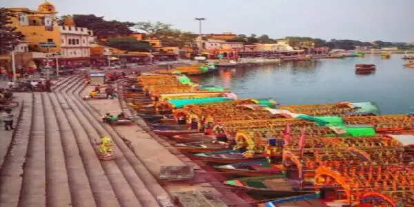 चित्रकूट पितृ विसर्जन अमावस्या में श्रद्धालुओं ने किया तर्पण