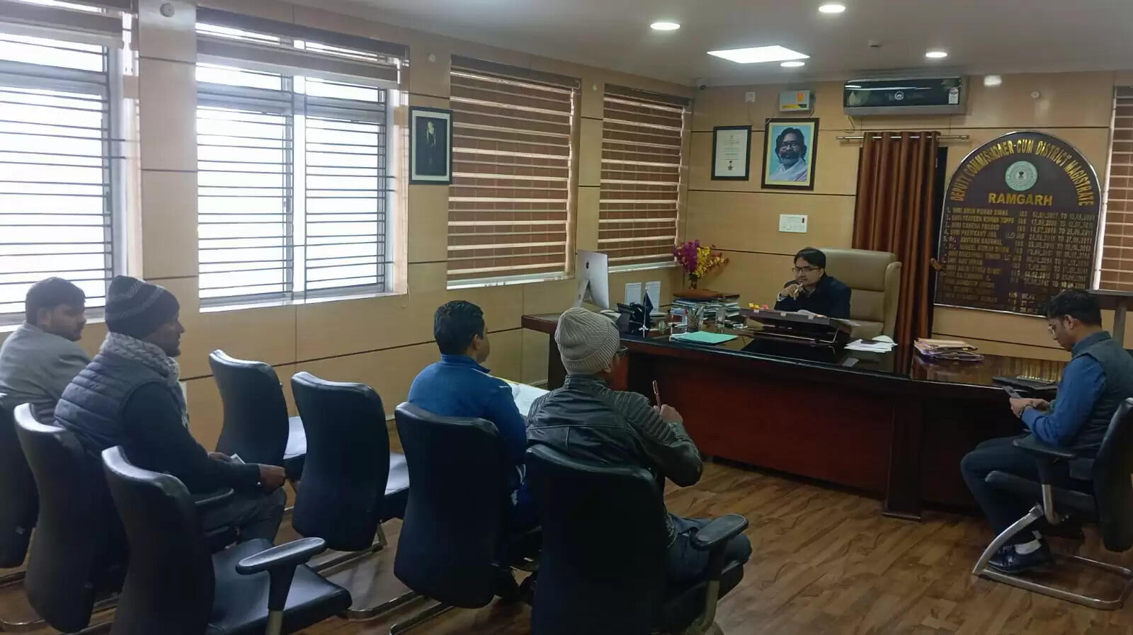 नगर परिषद और छावनी परिषद के कार्यों का डीसी ने की समीक्षा