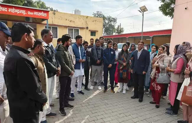 नारनौलः ग्रामीण विकास को नई दिशा देने, यूपी निकला महेंद्रगढ़ का शिष्टमंडल