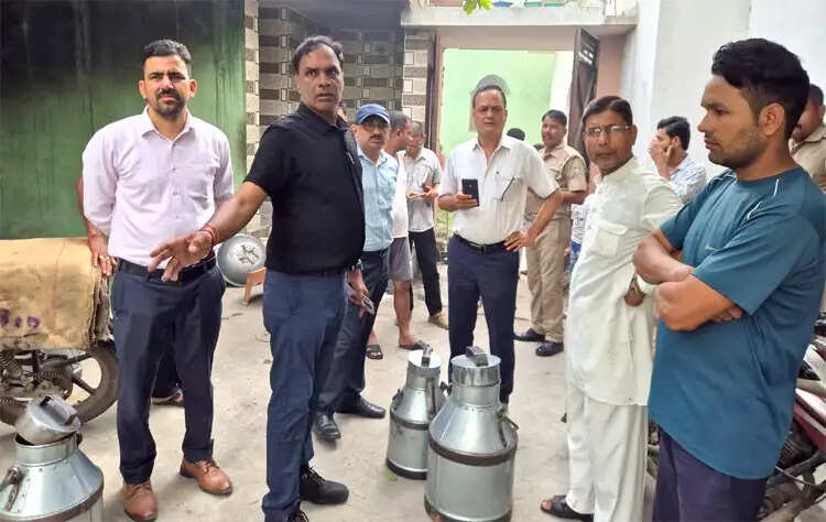 लक्सर में अवैध मावा फैक्ट्रियों पर प्रशासन का एक्शन, दो इकाइयों सील