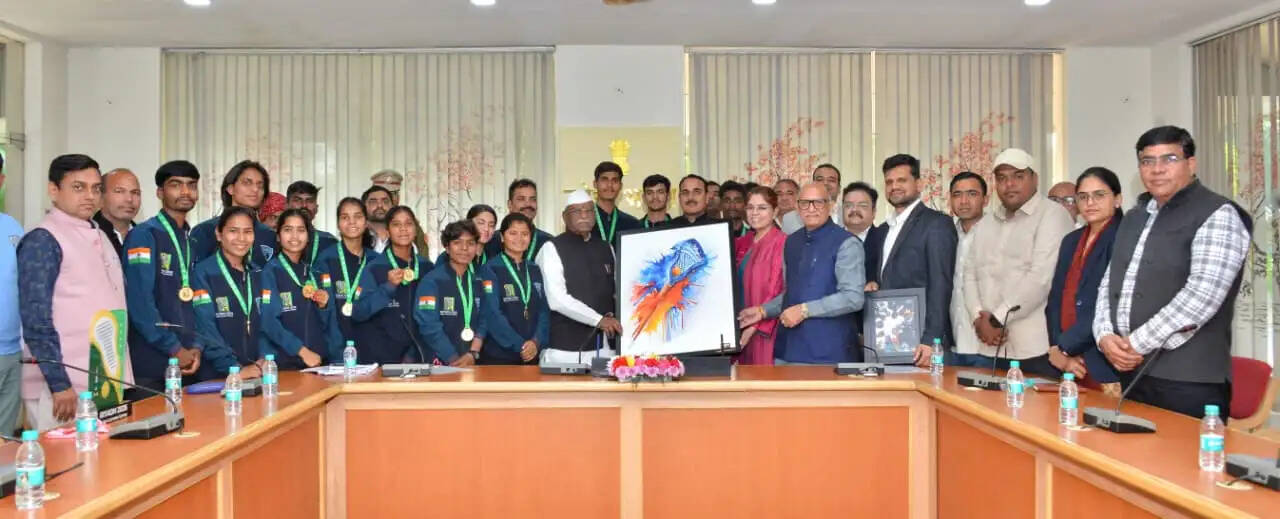 राज्यपाल से लैक्रोज खिलाड़ियों की मुलाकात, राज्य खेल में शामिल करने की पहल