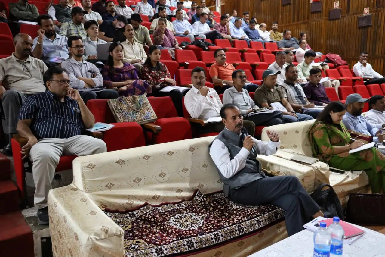 जनगणना-2027: द्वितीय चरण के लिए कार्मिकों को दिया प्रशिक्षण