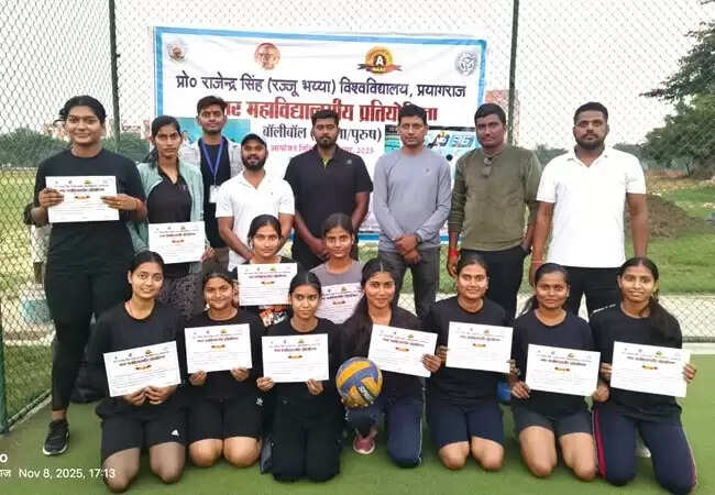 रज्जू भैया विश्वविद्यालय की महिला वॉलीबाल टीम तथा पुरूष में एमएम.पीजी कॉलेज प्रतापगढ़ ने जीती ट्रॉफी
