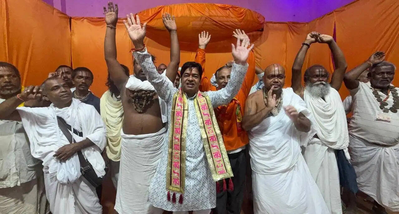 आठ राज्यों के श्रद्धालु ने श्रीकृष्ण जन्मभूमि पर भव्य मंदिर निर्माण की ली शपथ