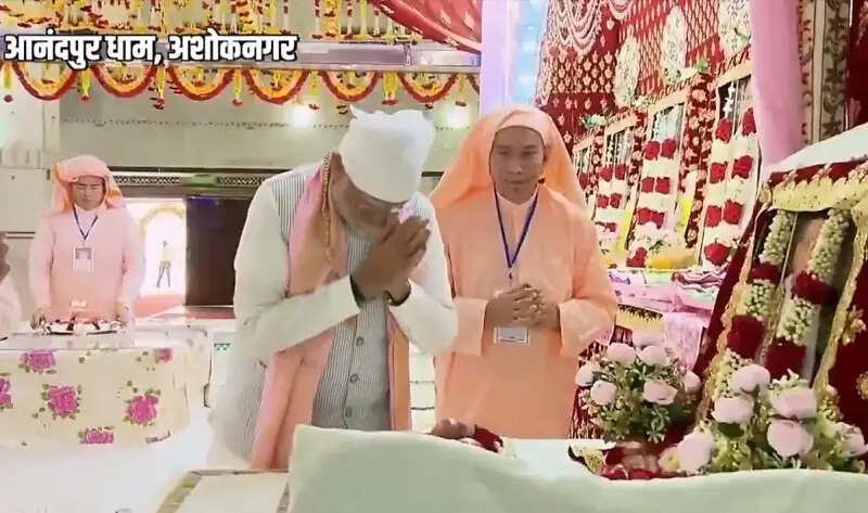 हमारा भारत ऋषियों-मनीषियों और संतों की धरती, आनंदपुर धाम आकर मन अभिभूत है : मोदी